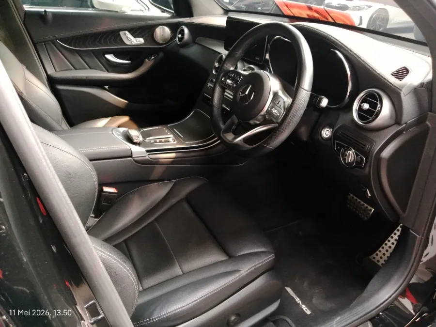 Foto Mobil Bekas Kabin Depan Mercedes-Benz GLC200 2.0 tahun 2022