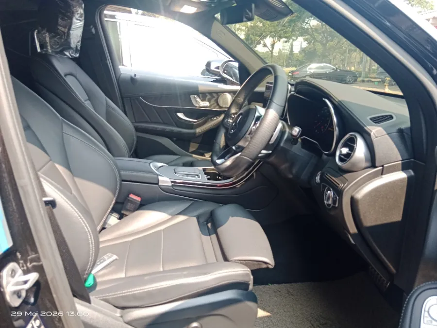 Foto Mobil Bekas Kabin Depan Mercedes-Benz GLC200 2.0 tahun 2022