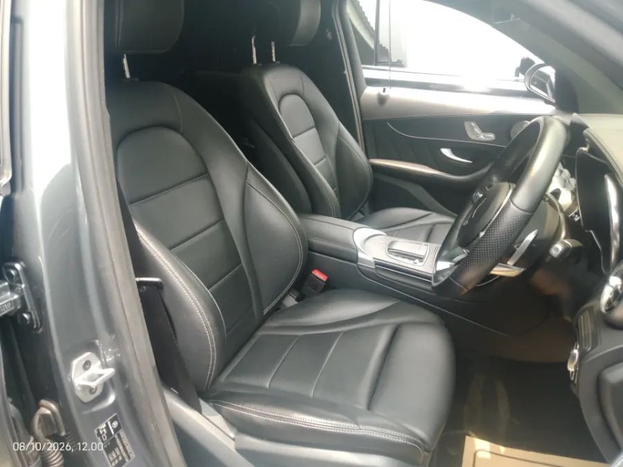 Foto Mobil Bekas Kabin Depan Mercedes-Benz GLC200 2.0 tahun 2022