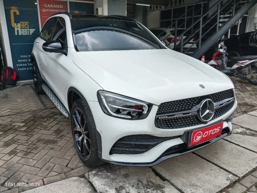 Foto Mobil Bekas Kanan Depan Mercedes-Benz GLC200 2.0 tahun 2022