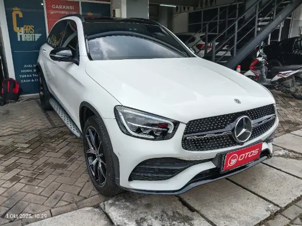 2022 Mercedes-Benz GLC200 2.0 - Foto 1 dari 6