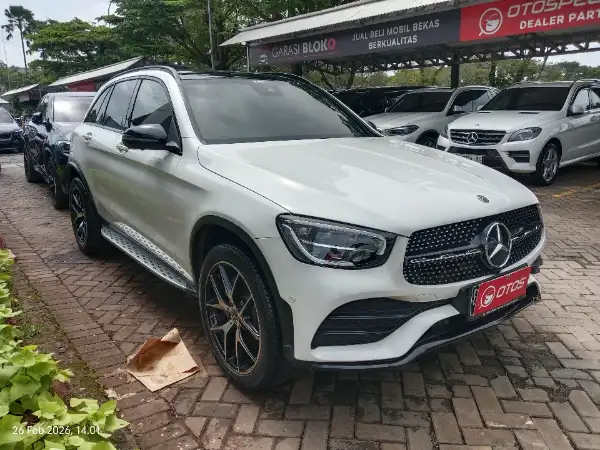 2022 Mercedes-Benz GLC200 2.0 - Foto 1 dari 6