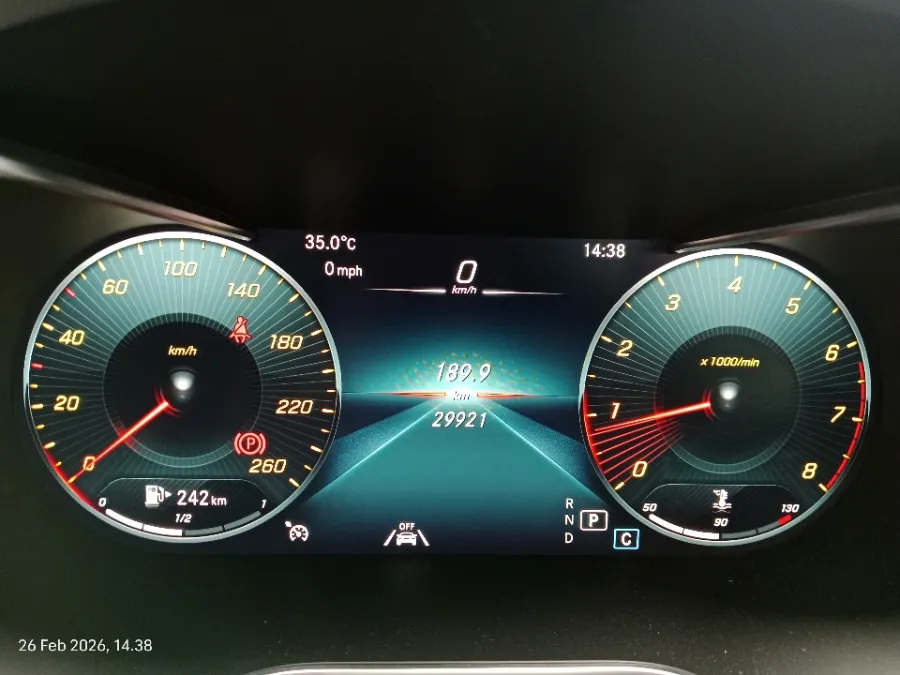 Foto Mobil Bekas Odometer Mercedes-Benz GLC200 2.0 tahun 2022