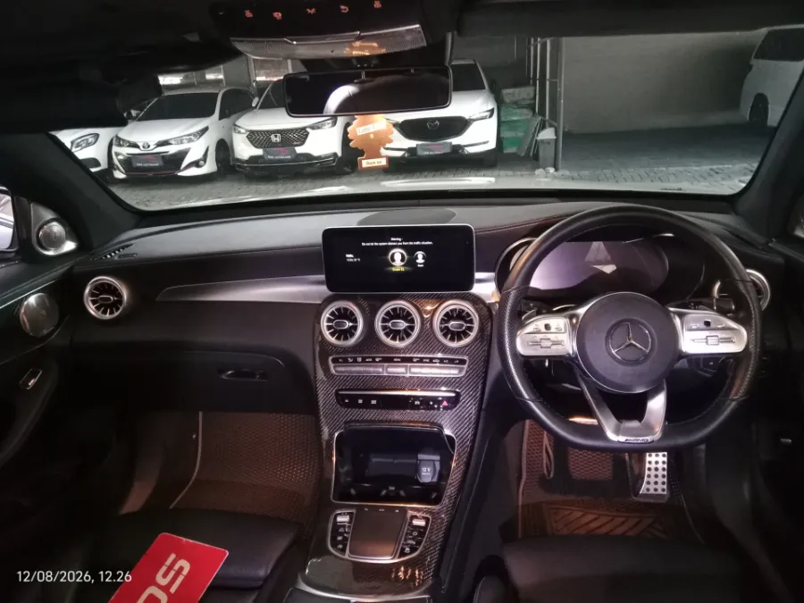 Foto Mobil Bekas Dashboard Mercedes-Benz GLC200 2.0 AMG Line tahun 2020