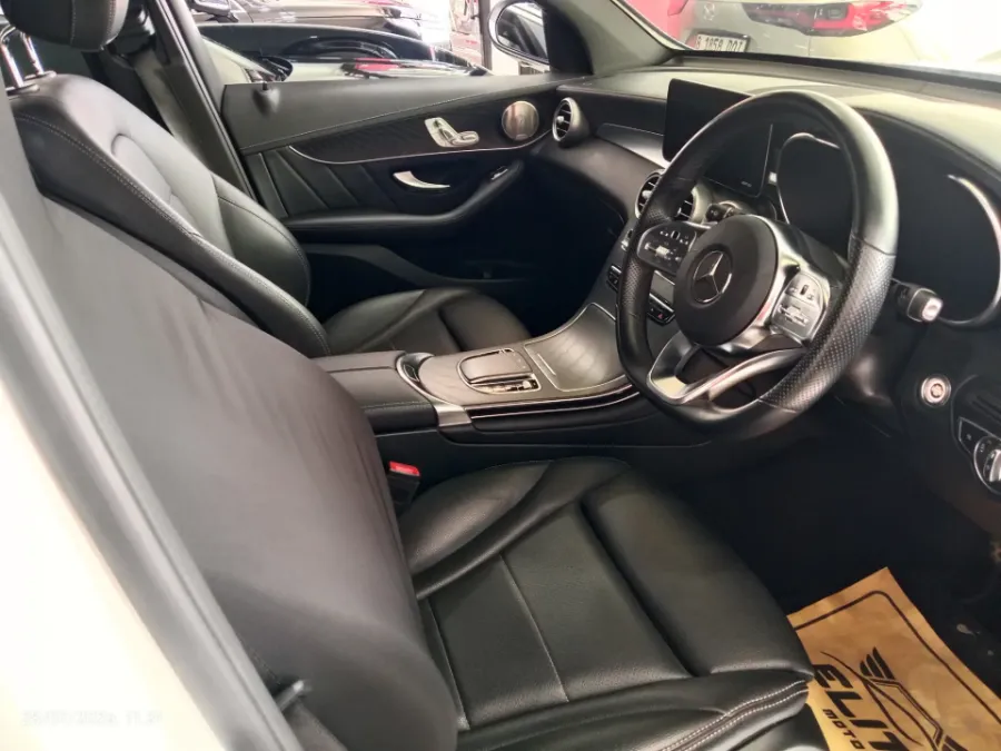 Foto Mobil Bekas Kabin Depan Mercedes-Benz GLC200 2.0 AMG Line tahun 2021