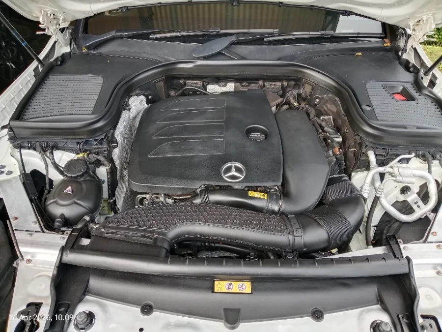 Foto Mobil Bekas Mesin Mercedes-Benz GLC200 2.0 AMG Line tahun 2021