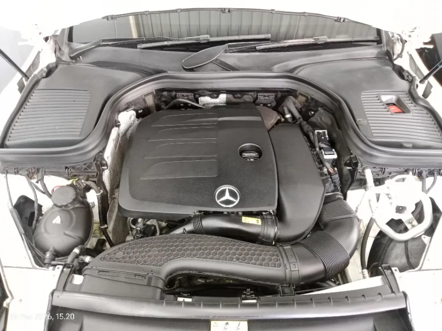 Foto Mobil Bekas Mesin Mercedes-Benz GLC200 2.0 AMG Line tahun 2021