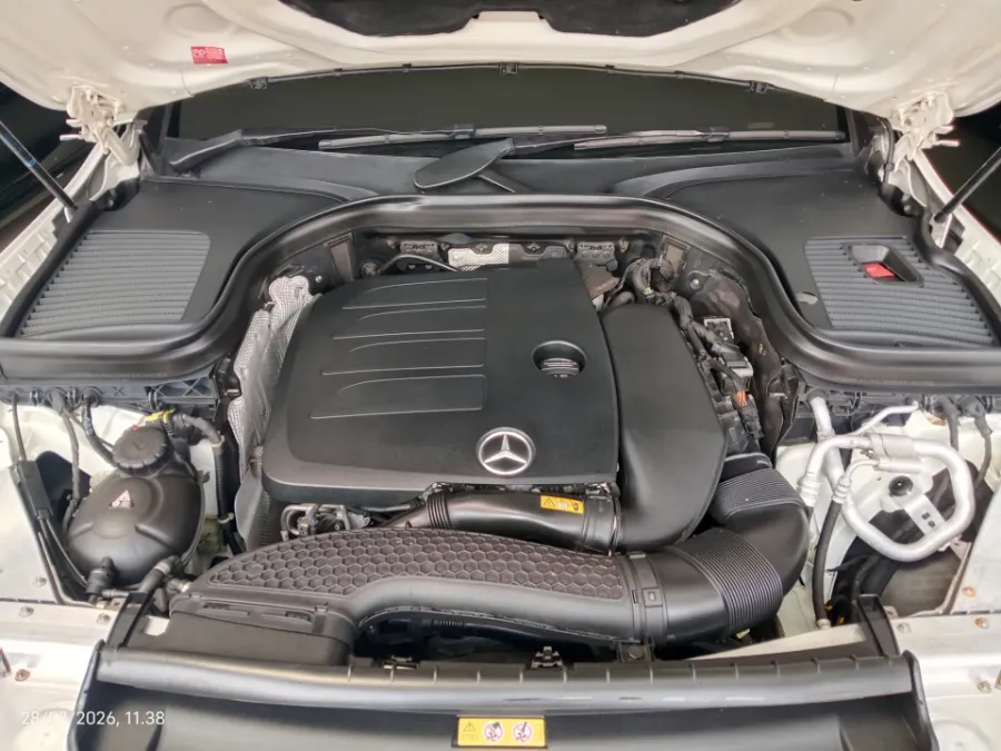 Foto Mobil Bekas Mesin Mercedes-Benz GLC200 2.0 AMG Line tahun 2021