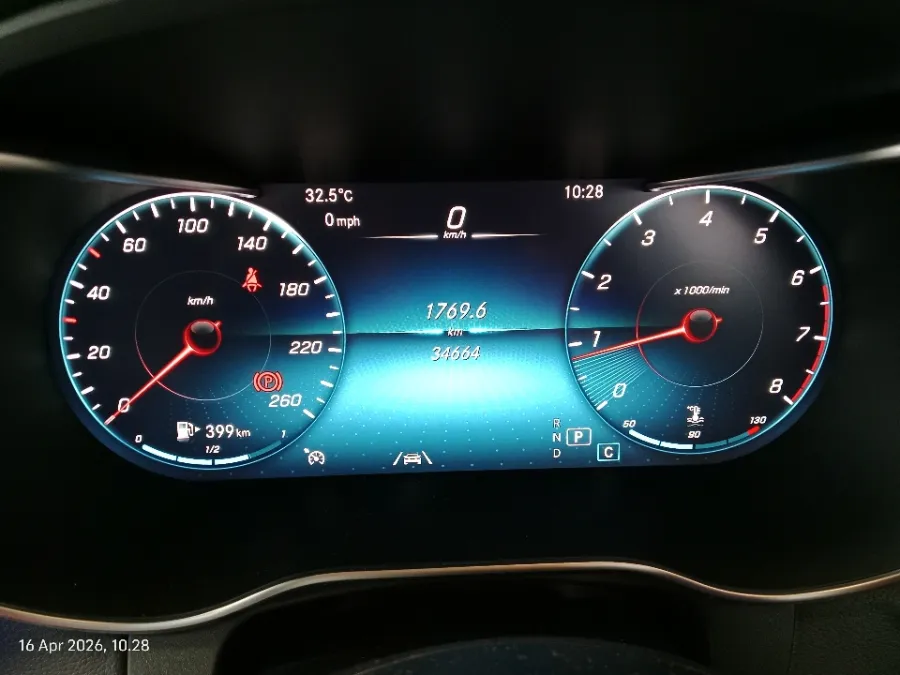 Foto Mobil Bekas Odometer Mercedes-Benz GLC200 2.0 AMG Line tahun 2021