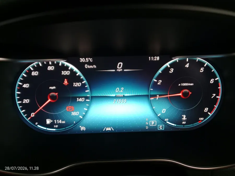 Foto Mobil Bekas Odometer Mercedes-Benz GLC200 2.0 AMG Line tahun 2021