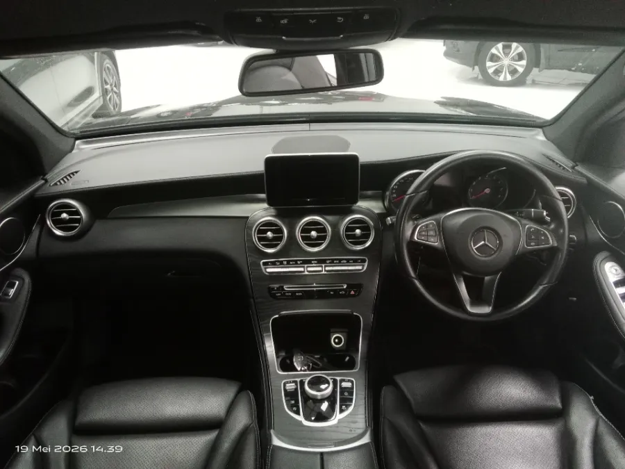 Foto Mobil Bekas Dashboard Mercedes-Benz GLC250 2.0 tahun 2017