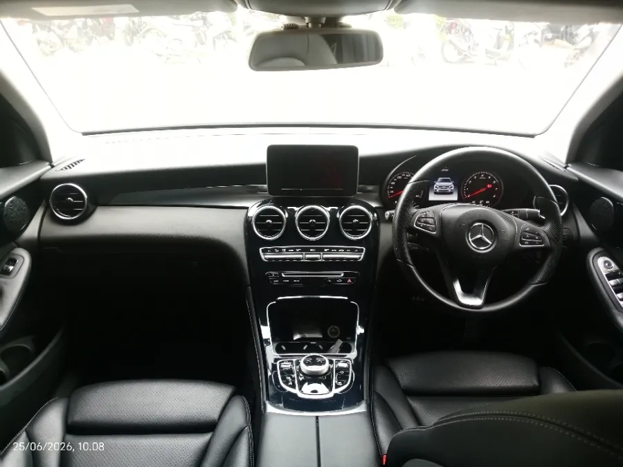 Foto Mobil Bekas Dashboard Mercedes-Benz GLC250 2.0 tahun 2017