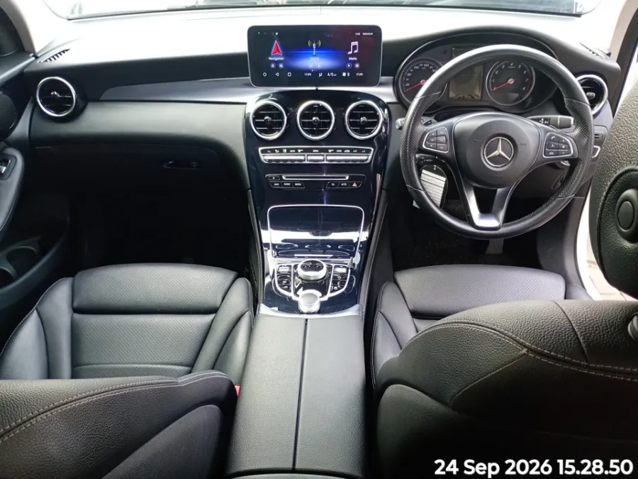 Foto Mobil Bekas Dashboard Mercedes-Benz GLC250 2.0 tahun 2017