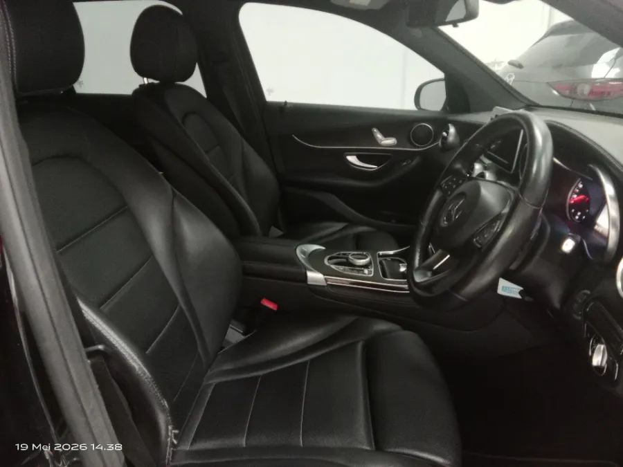 Foto Mobil Bekas Kabin Depan Mercedes-Benz GLC250 2.0 tahun 2017
