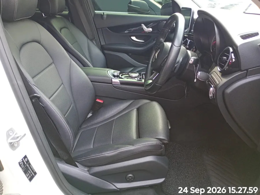 Foto Mobil Bekas Kabin Depan Mercedes-Benz GLC250 2.0 tahun 2017