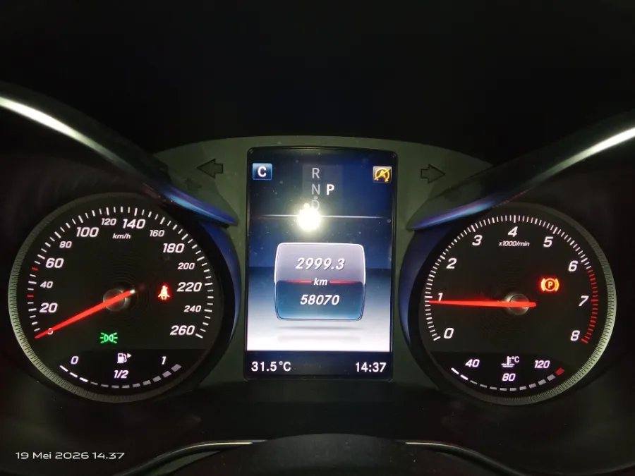 Foto Mobil Bekas Odometer Mercedes-Benz GLC250 2.0 tahun 2017