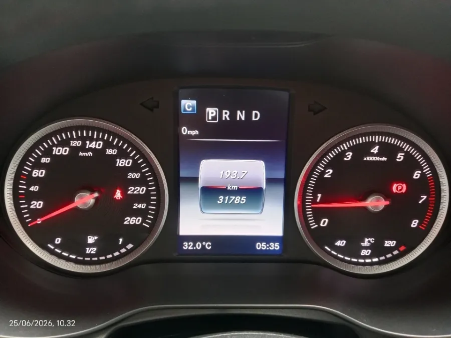 Foto Mobil Bekas Odometer Mercedes-Benz GLC250 2.0 tahun 2017