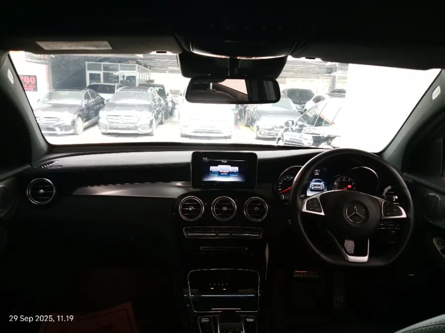 Foto Mobil Bekas Dashboard Mercedes-Benz GLC300 2.0 tahun 2019