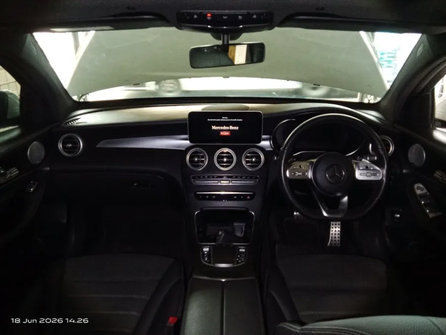 Foto Mobil Bekas Dashboard Mercedes-Benz GLC300 2.0 tahun 2019