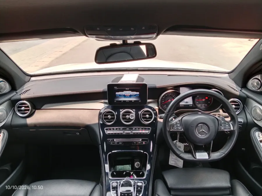 Foto Mobil Bekas Dashboard Mercedes-Benz GLC300 2.0 tahun 2019