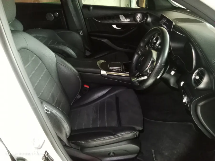 Foto Mobil Bekas Kabin Depan Mercedes-Benz GLC300 2.0 tahun 2019