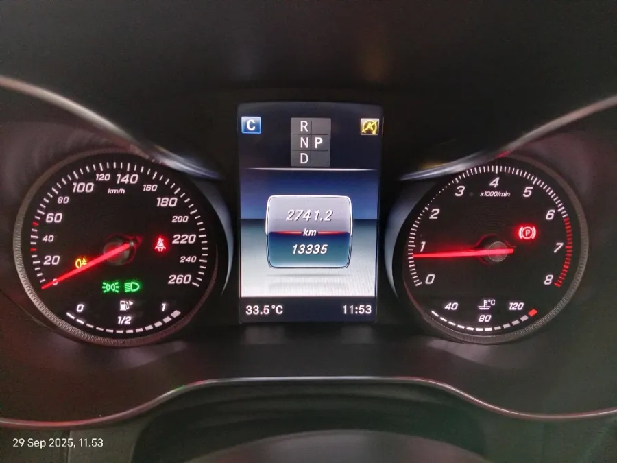 Foto Mobil Bekas Odometer Mercedes-Benz GLC300 2.0 tahun 2019