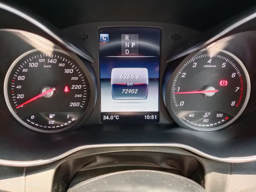 Foto Mobil Bekas Odometer Mercedes-Benz GLC300 2.0 tahun 2019