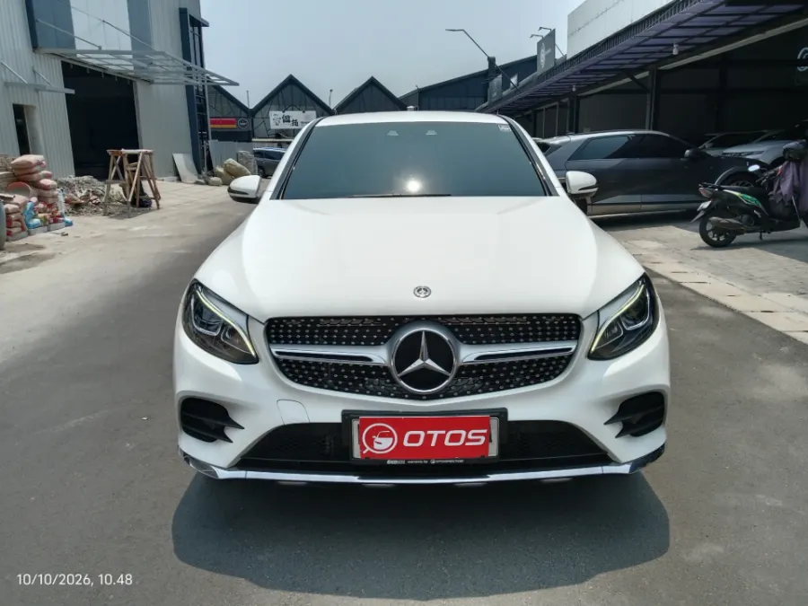 Foto Mobil Bekas Tampak Depan Mercedes-Benz GLC300 2.0 tahun 2019