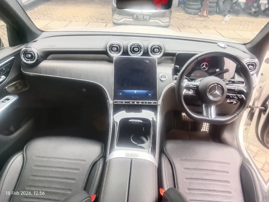 Foto Mobil Bekas Dashboard Mercedes-Benz GLC300 2.0 tahun 2023