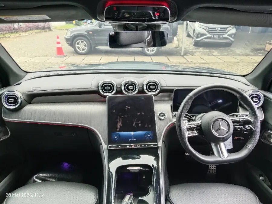 Foto Mobil Bekas Dashboard Mercedes-Benz GLC300 2.0 tahun 2023