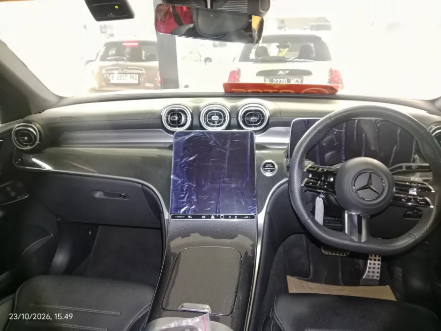 Foto Mobil Bekas Dashboard Mercedes-Benz GLC300 2.0 tahun 2023