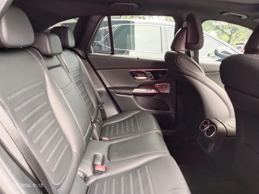 Foto Mobil Bekas Kabin Belakang Mercedes-Benz GLC300 2.0 tahun 2023
