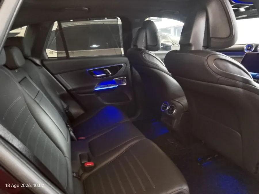 Foto Mobil Bekas Kabin Belakang Mercedes-Benz GLC300 2.0 tahun 2023