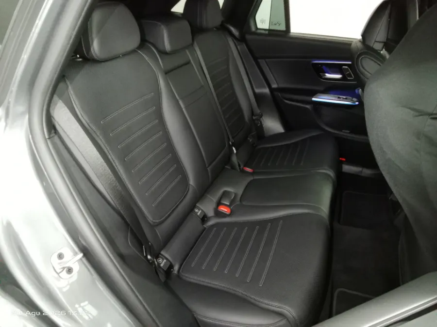 Foto Mobil Bekas Kabin Belakang Mercedes-Benz GLC300 2.0 tahun 2023