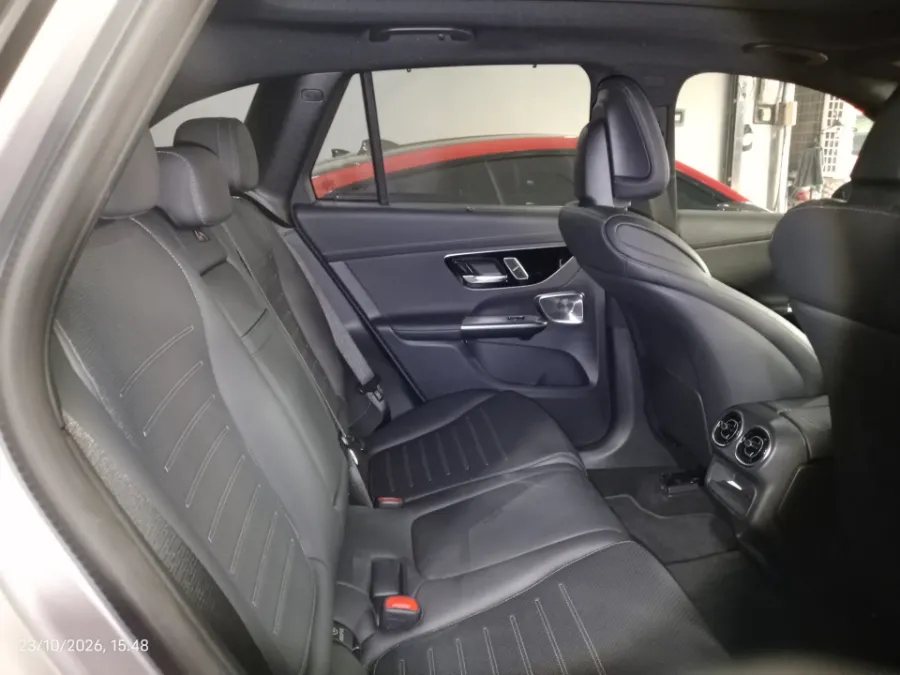 Foto Mobil Bekas Kabin Belakang Mercedes-Benz GLC300 2.0 tahun 2023