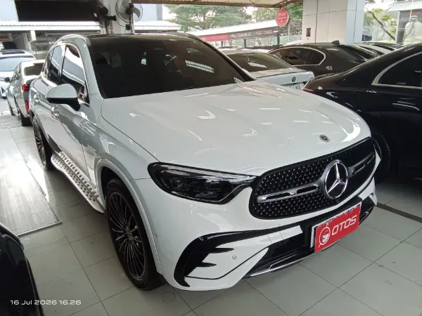2023 Mercedes-Benz GLC300 2.0 - Foto 1 dari 6