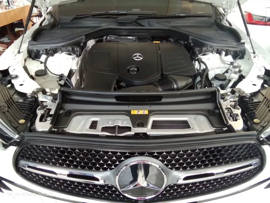 Foto Mobil Bekas Mesin Mercedes-Benz GLC300 2.0 tahun 2023
