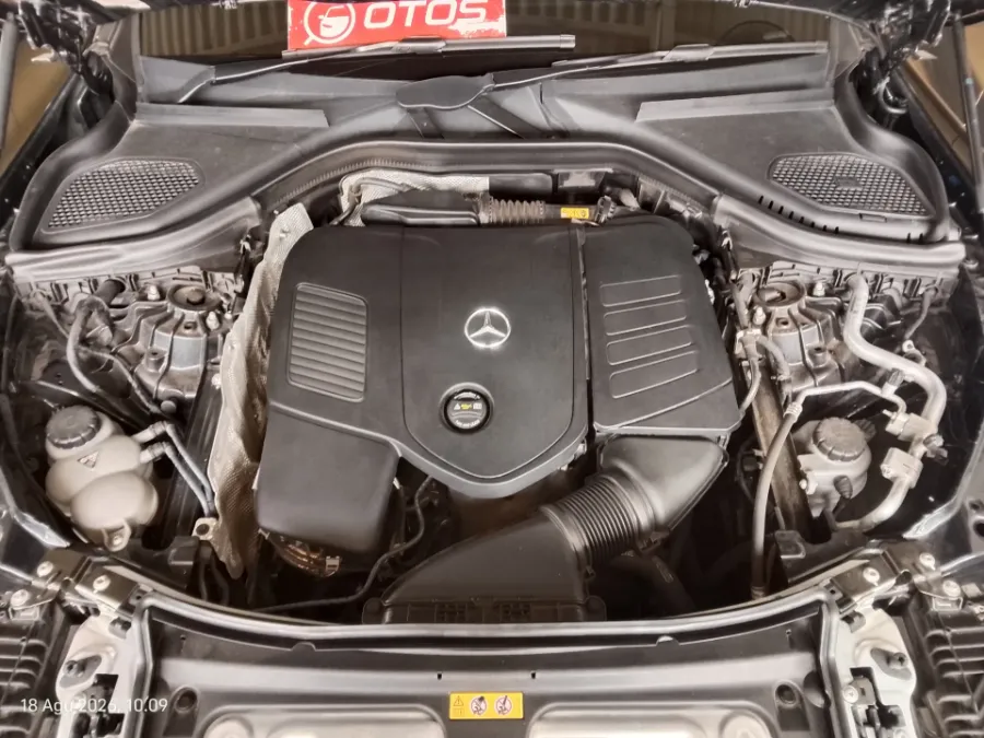 Foto Mobil Bekas Mesin Mercedes-Benz GLC300 2.0 tahun 2023
