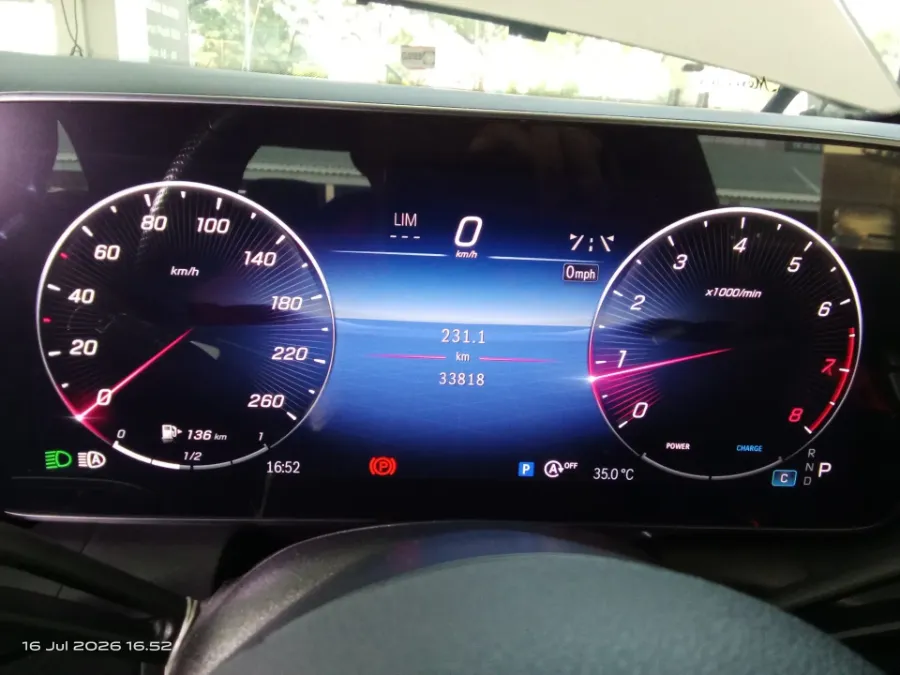 Foto Mobil Bekas Odometer Mercedes-Benz GLC300 2.0 tahun 2023