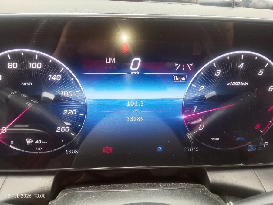 Foto Mobil Bekas Odometer Mercedes-Benz GLC300 2.0 tahun 2023