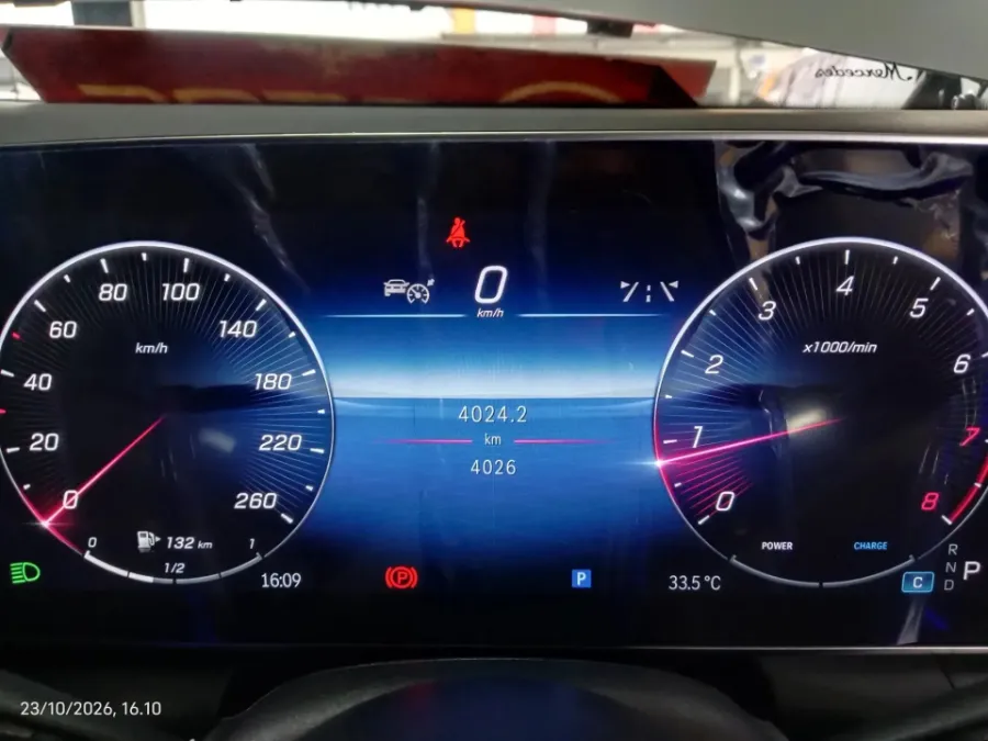 Foto Mobil Bekas Odometer Mercedes-Benz GLC300 2.0 tahun 2023