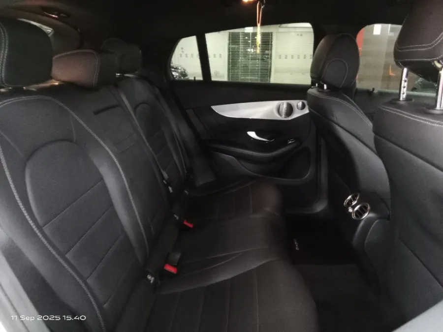Foto Mobil Bekas Kabin Belakang Mercedes-Benz GLC300 2.0 Coupe AMG Line tahun 2019