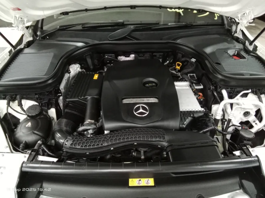 Foto Mobil Bekas Mesin Mercedes-Benz GLC300 2.0 Coupe AMG Line tahun 2019