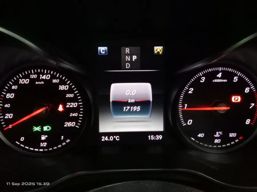 Foto Mobil Bekas Odometer Mercedes-Benz GLC300 2.0 Coupe AMG Line tahun 2019