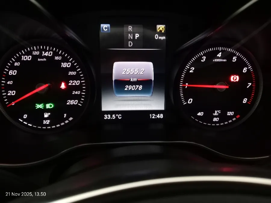 Foto Mobil Bekas Odometer Mercedes-Benz GLC300 2.0 Coupe AMG Line tahun 2019