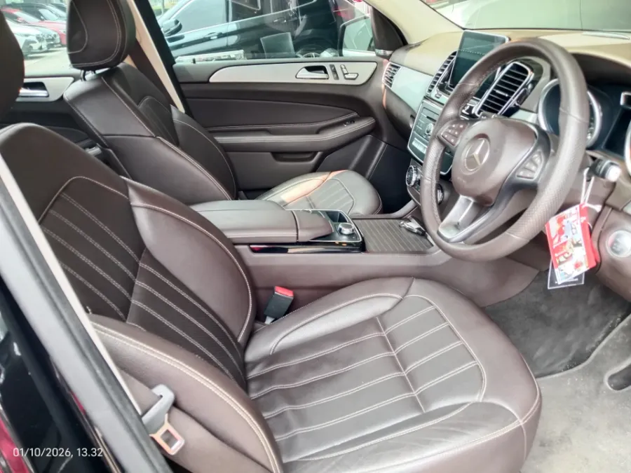 Foto Mobil Bekas Kabin Depan Mercedes-Benz GLE400 3.0 tahun 2016