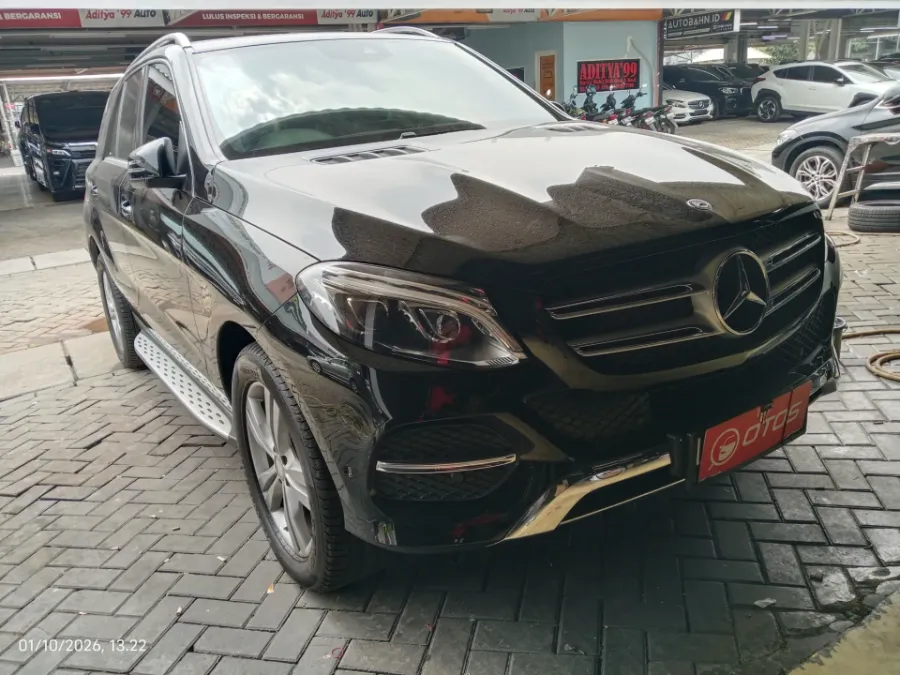 Foto Mobil Bekas Kanan Depan Mercedes-Benz GLE400 3.0 tahun 2016