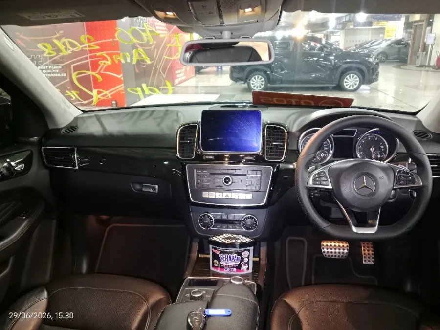 Foto Mobil Bekas Dashboard Mercedes-Benz GLE400 3.0 tahun 2018