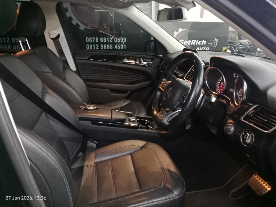 Foto Mobil Bekas Kabin Depan Mercedes-Benz GLE400 3.0 tahun 2018