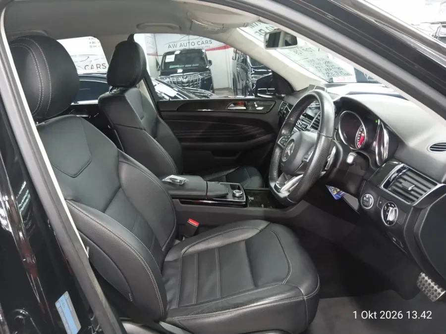 Foto Mobil Bekas Kabin Depan Mercedes-Benz GLE400 3.0 tahun 2018
